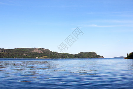 挪威湾海岸线旅行天际自由荒野森林峡湾假期蓝色旅游图片