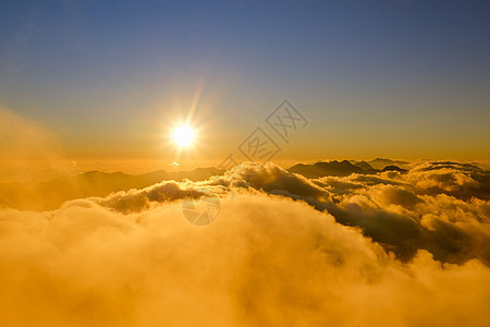 日出在山上风景星形风光气候环境山沟假期都市热带旅行图片