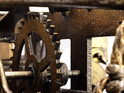 旧时钟的装置里有齿轮时间工程跑步车轮古董合作宏观团队圆圈金属图片