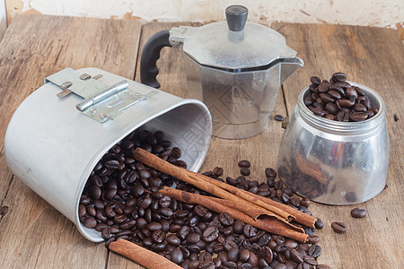 咖啡壶和咖啡豆静止生命制作者摩卡气体咖啡火焰压力蒸汽地面金属器具图片