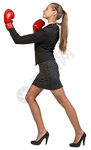 身穿拳拳击手套的女商务人士照片工作衬衫工作室女性马弗炉套装马尾辫攻击职业图片