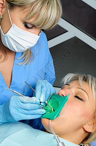 有病人 清洁和治病的牙医技术橡胶坝药品牙科安装疼痛医院牙疼钳子办公室图片