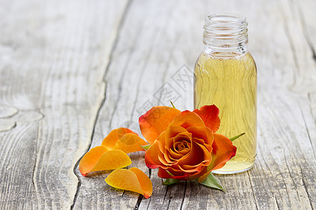 浴油和橙色玫瑰温泉治疗冥想奢华芳香平衡橙子环境植物液体图片