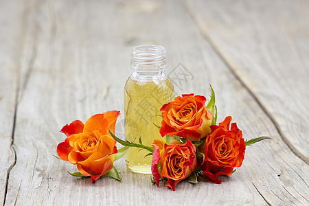 浴油和橙色玫瑰植物冥想芳香治疗花瓣疗法温泉橙子平衡奢华图片