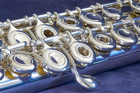 两个笛子音乐长笛蓝色韵律宏观乐器键盘银背图片