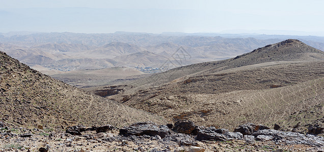 以色列Negev沙漠Arad附近的白天很黑图片