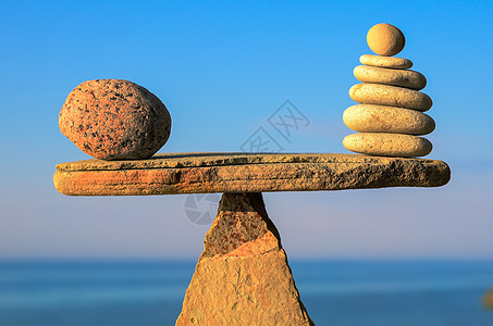 对对称平衡禅意温泉石头冥想顶峰石质海岸三角形团体海洋图片