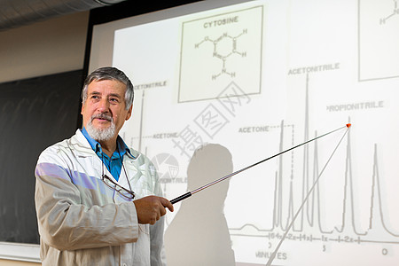 资深化学教授授课讲课老师学校科学班级学院科学家报告大学外套图片