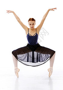 芭蕾舞表演女孩女性快乐黑发戏服微笑舞蹈家艺术女士短裙图片