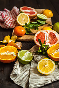 新鲜柑橘橙子热带杯子饮食柚子水果桌子团体柠檬果汁图片