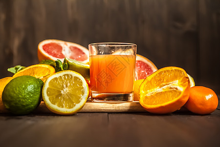 岩浆果汁季节桌子食物杯子橙子柠檬木头假期水果饮食图片