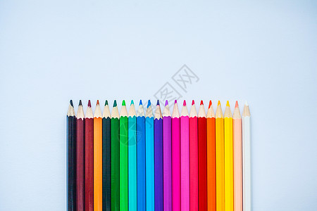 彩色铅笔学校宏观工作室绘画蜡笔团体创造力补给品红色白色图片