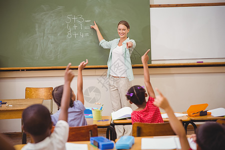 学生在课堂上举起手来知识女孩老师瞳孔男生教学工作学习早教听力图片