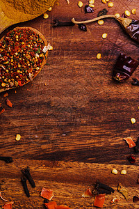 色彩多彩的香料木头美食浆果桌子托盘辣椒作品味道胡椒烹饪图片