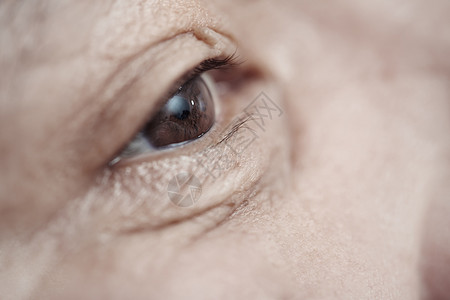 高级男子眼球老化老年人员表情身体沉思起皱一部分退休图片