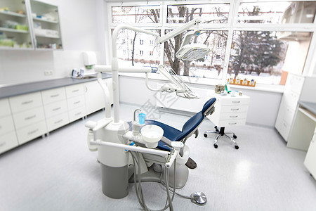 牙科办公室 有明亮多彩的音调概念座位乐器医生家具卫生工具药品房间口服外科图片