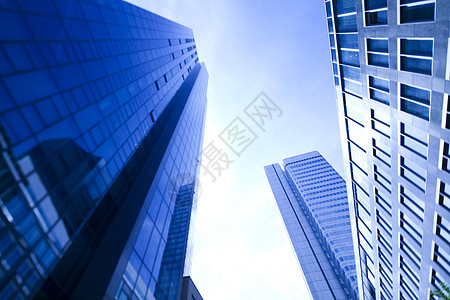 现代办公大楼 亮亮多彩的基调概念蓝色天空窗户摩天大楼房地产建筑学办公室技术城市建筑图片