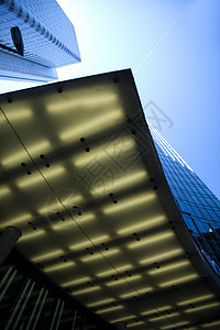 蓝天背景的办公楼建房摩天大楼蓝色天空城市商业窗户玻璃技术地面景观图片