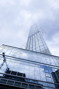 法兰克福的天线 明亮多彩的音调概念景观蓝色城市组织商业技术天空金融房地产窗户图片