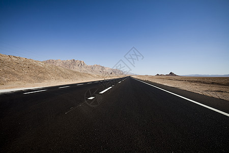 道路 明亮多彩的音调概念交通假期驾驶场景游客水平车道国家街道阳光图片