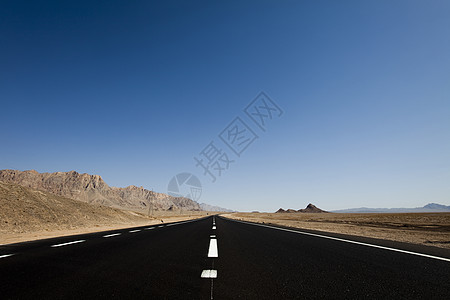 道路 明亮多彩的音调概念街道国家水平风景旅行阳光游客车道交通场景图片