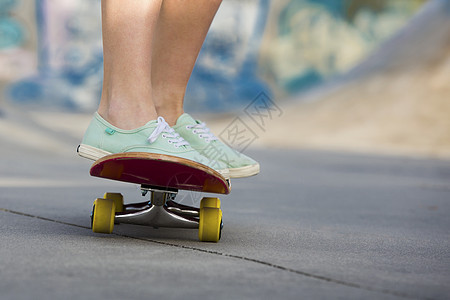 斯卡特女孩街道滑冰活动运动鞋溜冰者海滩女士乐趣木板滑板图片