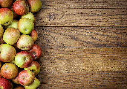 苹果生物黄色绿色红色食物采摘花园木头水果收成图片