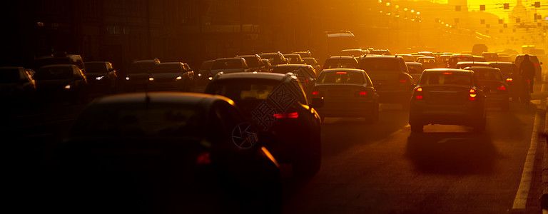 交通堵塞黄色高峰阳光城市汽车场景速度运输水平街道图片