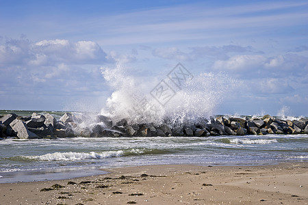 暴风波波罗的海岛屿石头泡沫运动波浪悬崖碰撞风暴海岸线海滩图片