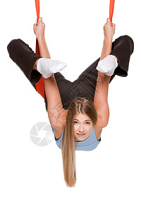 从事反重力空中瑜伽的年轻女子女孩空气辅导有氧运动艺术运动航空讲师吊床专注图片