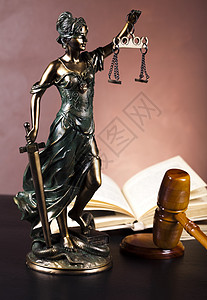 小法官法律之神 周围的光照生动的主题女士雕像锤子眼罩女性智慧黄铜手势金属律师背景