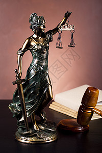 法律之神 周围的光照生动的主题雕塑命令司法锤子青铜女士金属眼罩女性手势图片