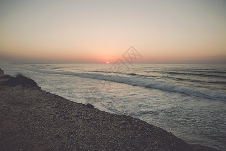 日落阳光晴天反射海岸线场景日出橙子太阳海滩波浪图片