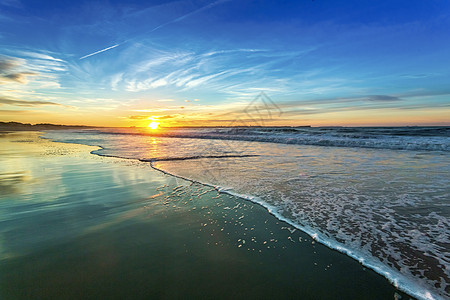 日落波浪旅行日出太阳海滩晴天地平线海洋场景天空图片