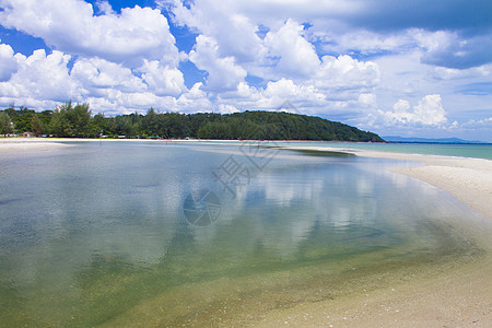 泰国的海滩海浪假期晴天日落冲浪海景岩石丛林悬崖天空图片