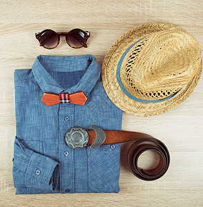 男性夏季服装时尚团体相机桌子金属衬衫太阳镜生活帽子手表图片