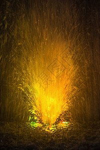 色彩爆炸色彩多彩的喷泉喷发黄色魔法水滴流动波纹黑色照明艺术气泡娱乐斑点背景