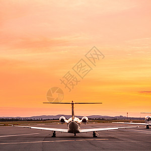 日落时空飞机速度交通运输航班技术日出飞行跑道降落航程图片