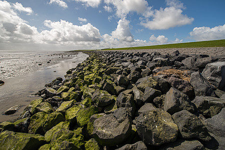 荷兰岛上的Waddendyke石头堤防风暴线条岩石世界海堤沙丘天空巨石图片
