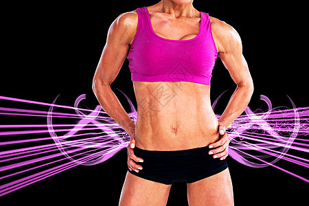 女性健体建房者以手摆在臀部中间部分的复合形象火花健美文胸数字调子运动服粉色紫色身体护理图片