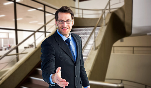 微笑的商务人士提供的双手综合图象 其形象是学校棕色商务职业头发办公室衬衫男性快乐套装图片