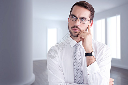 一个戴眼镜思考的商务人士肖像综合图象 照片集套装计算机男人头发男性商业绘图衬衫商务木地板图片