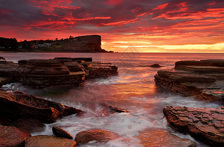 澳大利亚亚法隆海滩日出时亮图片
