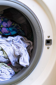 洗衣机中的洗衣房地面垫圈玻璃蓝色气泡牛仔裤打扫金属衣服运动图片