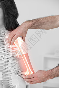 理疗师的女高血压骨上肢病人锻炼从业者骨骼女士女性治疗师治疗肩膀图片