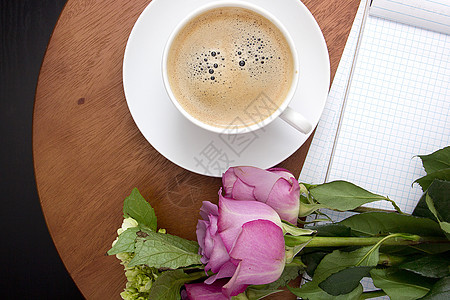 咖啡和鲜花杯图片