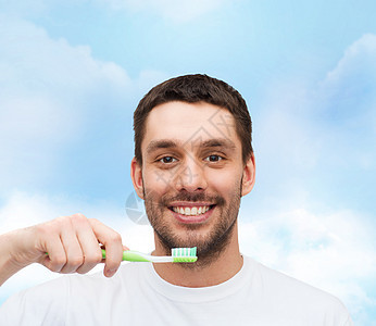 带着牙刷微笑的年轻人牙齿风俗口服拉丁天空牙科工具成人增白剂刷子图片