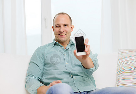 在家用智能手机微笑的人自由职业者商业电话细胞房间男人学习社会沙发互联网图片