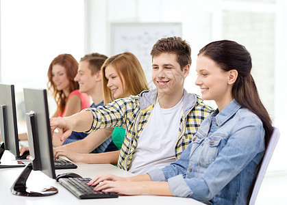 计算机班有同学的女女生学生人数团体手指伙计们家庭作业男孩们青少年监视器信息学屏幕课堂图片