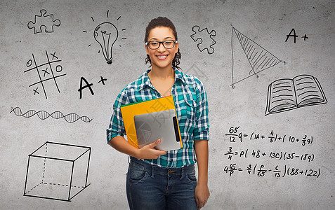 带文件夹和平板电脑的眼镜学生公式数学知识爆炸教科书几何学技术涂鸦女士笔记本图片
